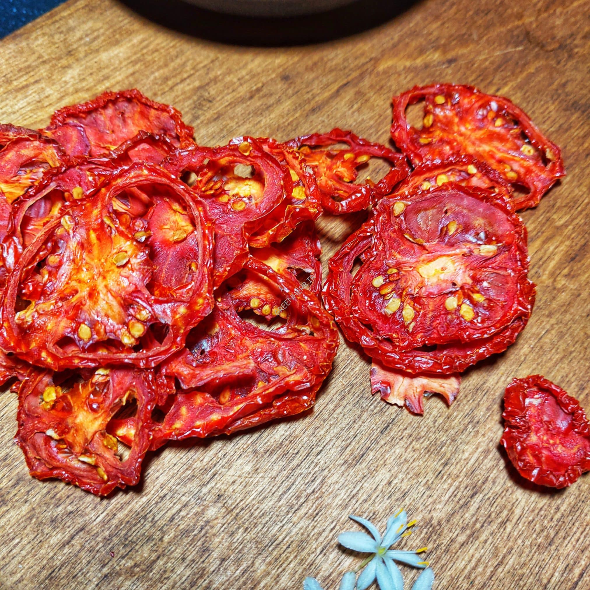 پودر و اسلایس گوجه فرنگی در بسته بندی 150گرمی